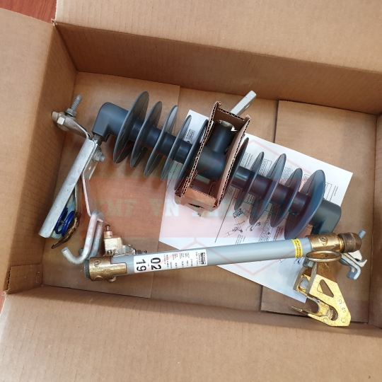 Cầu chì tự rơi FCO 27kV 100A Polymer dòng rò 600mm - Ab Chance Hubble
