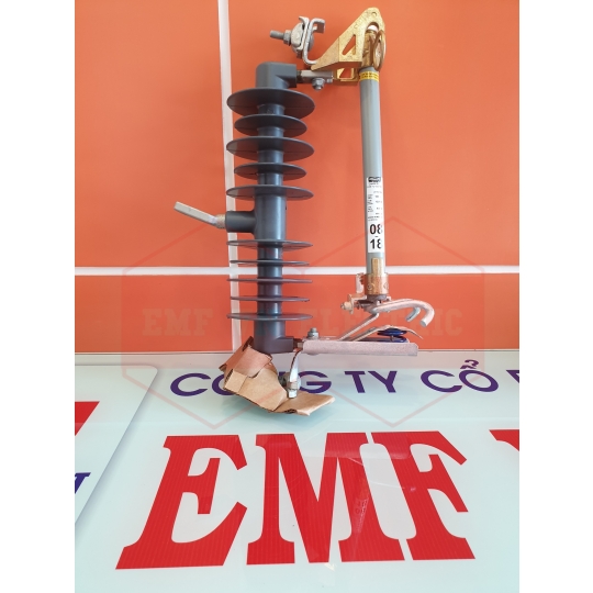 Cầu chì tự rơi FCO 27kV 100A Polymer dòng rò 600mm - Ab Chance Hubble